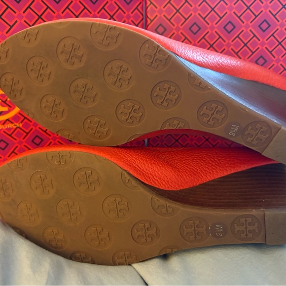 Tory Burch Women's Burt Orange Peep Toe Wedges - Size 9.5 - Picture 8 of 8